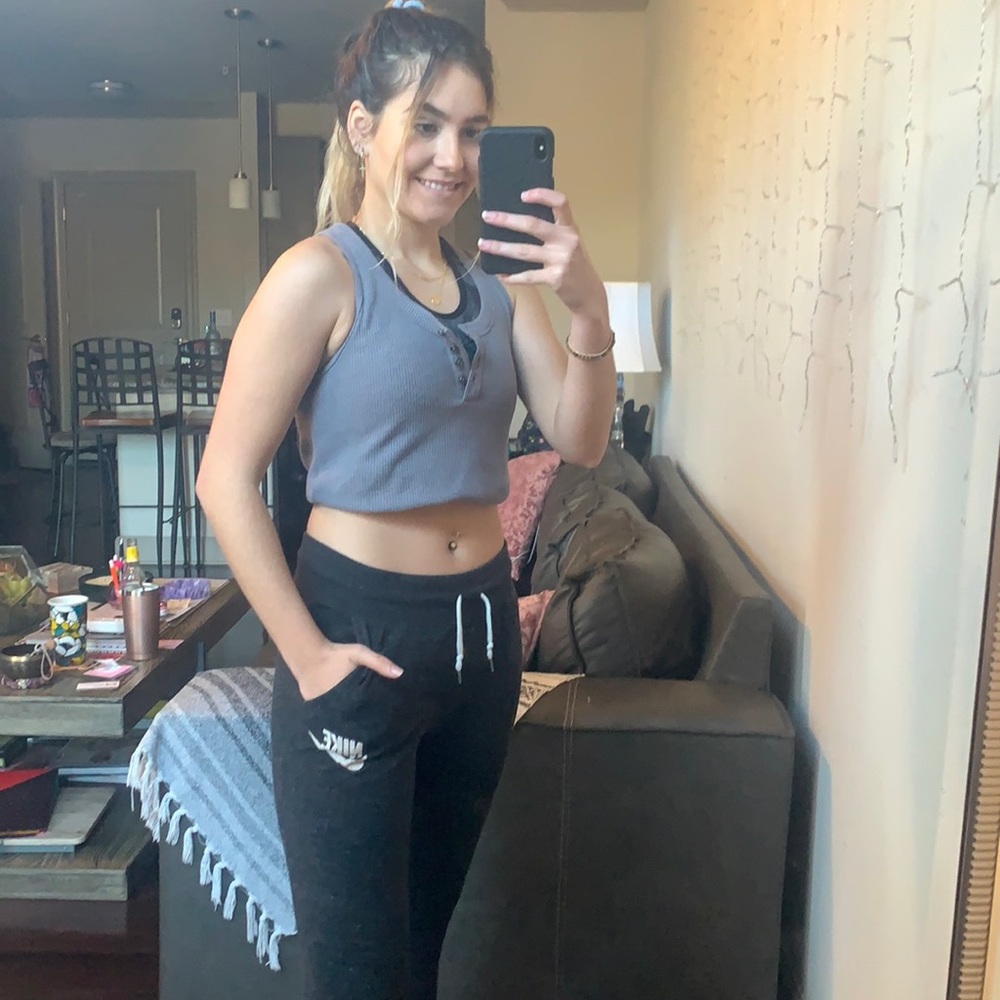 Gray Nike Sweatpanta